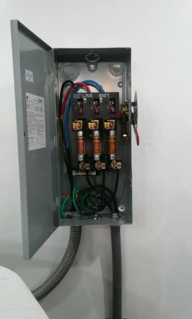 Three-phase disconnect switch installed for Electrical Wiring & Rewiring in Pima